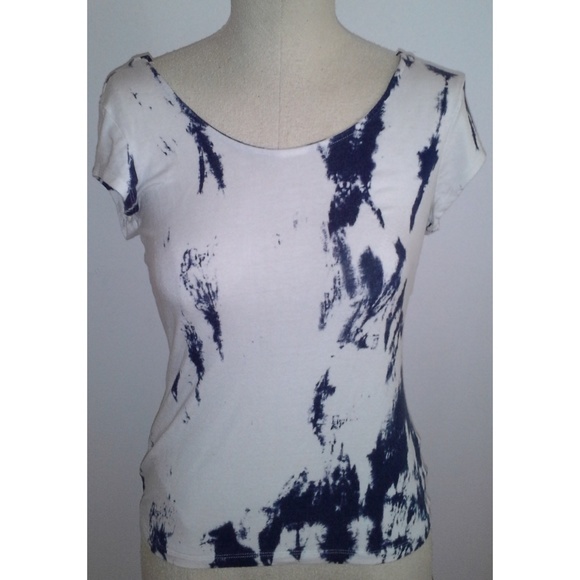 Guess Tops - Guess white & blue detailed back top